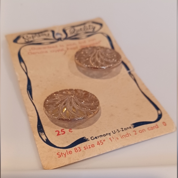 VINTAGE SUPREME QUALITY GOLDTONE GENUINE CRYSTAL HAND DECORATED BUTTONS ON CARD - Picture 5 of 5